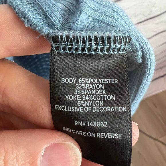 Torrid Blue Crochet Lace High Neck Sleeveless Tank Top Size 2 - Picture 6 of 8